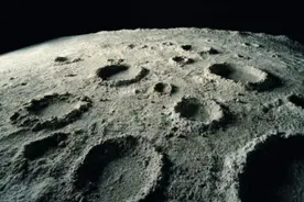 中国卫星回传照片，月球背面“秘密”被揭开，霍金预言或将成真？图片