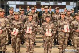 陶正明将军著《我就是这样走过来的》一书捐赠云南红河学院图片