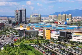 一个县级市而已，竟开通了BRT，应该是中国第一个有BRT的县级市吧图片