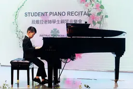 学钢琴的意义是什么？这位钢琴老师每年为学生办音乐会“找灵感”图片
