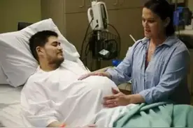 全球第一个能生孩子的男人，已生下三胎，如今还想要再生图片