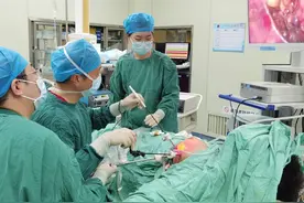 哈医大一院乳腺外科专家隐蔽切口手术解决男性乳腺发育困扰图片