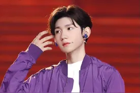 七一晚会究竟是哪三位“王炸”同台演唱《与我同行》图片
