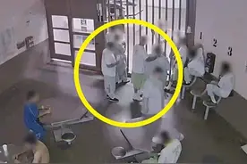 喝同一杯水戴同一个口罩，洛杉矶21囚犯故意感染新冠，想出狱没门图片