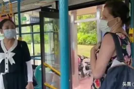 视频丨厦门一外籍女子坐公交不戴口罩，乘客好心提醒反被骂“中国人垃圾”！网友：驱逐出境图片