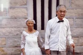 灌口这个村为阿公阿嬷补拍婚纱照啦！这是爱情最美的样子图片