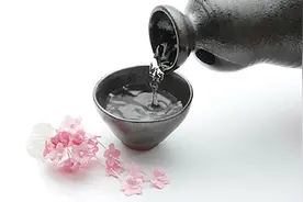 中国礼仪：为什么会有酒满茶半之说?图片