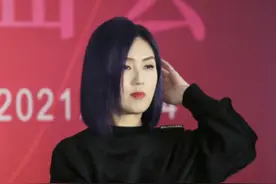 47岁杨千嬅发福明显！生图被拍腰围粗一圈，双腿壮实颠覆女神形象图片