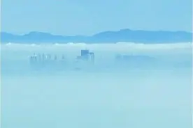 惊呆了！秦皇岛现海市蜃楼景观，海面出现连绵不断的山峰图片
