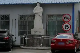 妹子居然穿肚兜跳民族舞？图片