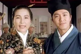 郑佩佩前夫近照，首次见外孙笑容慈祥，曾为生儿子让妻子怀孕8次图片