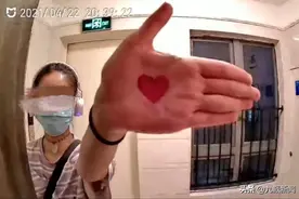 女子获女护士救治后，跟踪偷拍示爱长达两年，护士：相关部门已介入图片