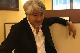 62岁“古惑仔”老太快，满头白发白胡子，因赌博输200万身家图片