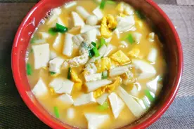 鲜美豆腐汤的简单做法，餐前一碗更清爽图片