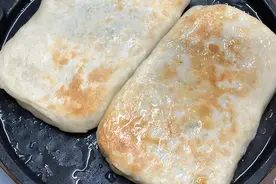 鸡蛋饼的新做法，口感更加丰富，外皮酥香爽口，比早餐店买的好吃图片
