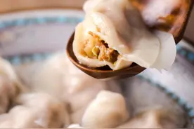 煮冻水饺，开水冷水下锅都错了，记住这6点，煮熟和鲜水饺一样图片