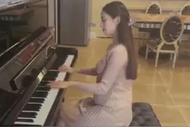 郎朗老婆晒弹钢琴美照，穿针织长裙秀孕肚，被赞“完美孕妇”图片