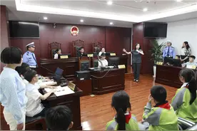 特殊的礼物！“模拟法庭”处置交通事故图片