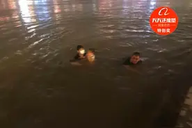 武汉长江大桥下，江面惊现一个戴口罩的身影…他挽救了两个家庭图片