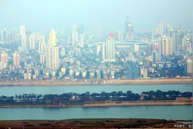 想知道一个农民工初入城市的心情，请看这首《清平乐》图片