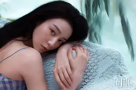 范冰冰港风胶片大片,夏日流光静谧小院,淡雅妆容柔美清丽怦然心动图片
