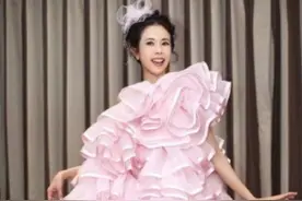 莫文蔚性感美丽的身材凹凸有致，她的穿搭可谓“风情万种”图片
