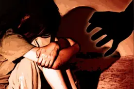 校园中的罪恶！印度老师将淫手伸向女学生，校长反劝女生别声张图片