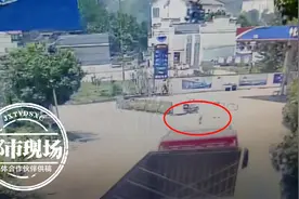 痛心！货车急刹车甩尾，8旬老人被撞身亡图片