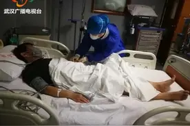 患脑梗后仍戒不掉烟酒，男子突发脑中风，幸亏及时做了这件事图片