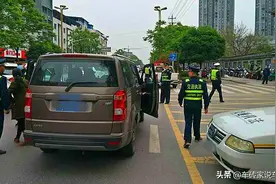 非法营运的黑车现实中是如何被执法人员查处的呢？来看看，涨知识图片