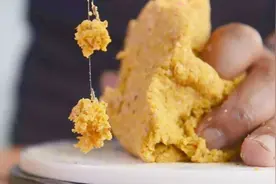 钓鱼实战测试：野钓使用搓饵好还是拉饵好？视频封面