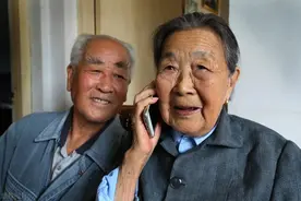 68岁老人：一种特别的找老伴方式，不领证不同居，晚年依然很幸福图片