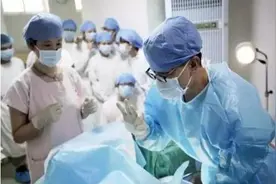 生孩子本就尴尬，为何男医生接生却屡见不鲜？几个优势你得承认图片
