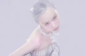 倪妮银发未来感好强！气质清冷外表迷人，说是教科书演绎都不为过图片