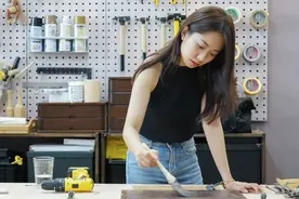 女大学生拿电钻搞装修？广州美少女玩五金工具走红，超10万人模仿图片