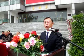 成都这所大学在温江、青羊两个校区举行2020级新生开学典礼图片