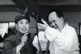 他36岁成为最年轻的野战军司令员，晚年接手邓小平的两大军职图片