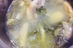 大暑天，记得为家人煲这款好喝的鱼汤，补充热天流失的营养和水分图片