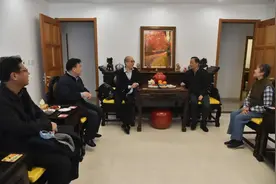 张军看望张思卿贾春旺并致电问候韩杼滨图片