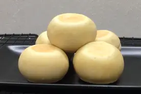 3个鸡蛋，1碗面粉，教你简单几步轻松做喜饼，不用烤箱，香甜柔软图片