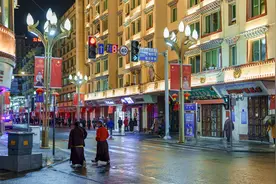 距离成都仅4小时，藏着一处川西高原上最美的城市夜景图片