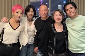 刘嘉玲晒全家福为妈妈弟弟庆生，梁朝伟和丈母娘罕见同框关系融洽图片