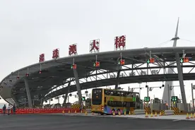 1269亿建成的港珠澳大桥，李嘉诚极力反对，“胡老”却无偿出资图片