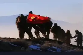 十二级大风，阻挡不了他们戍边守防的脚步图片