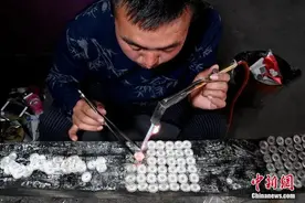 大凉山深处的彝族“银饰村”：传统非遗孕致富机遇图片