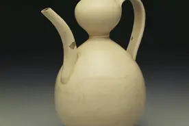 马未都估价500万的定窑瓷器，却被质疑是赝品，到底谁看得准？图片