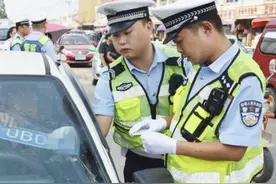 交警通知：多地严查汽车盖停行为，违者直接扣12分罚款6000元图片