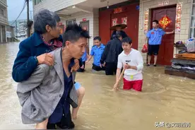 【创建文明城市】轿子山镇开展“与民同舟”抢险救灾行动图片