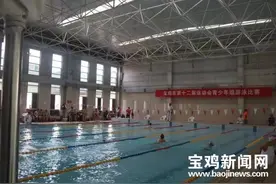 宝鸡第十二届青少年组游泳比赛闭幕 渭滨区代表队获第一图片