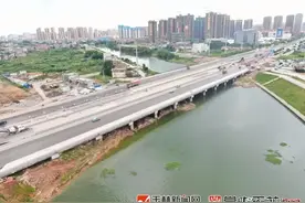 广西南流江大桥扩建接近尾声，航拍带你感受现场的美图片